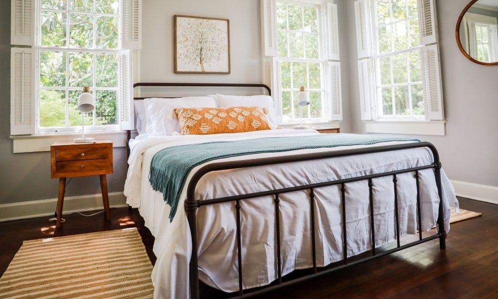 5 Easy Tips To Decorate Your Guest Bedroom